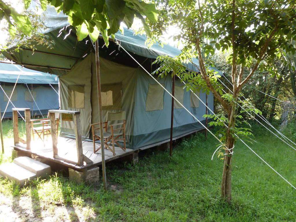 ホテル Enchoro Wildlife Camp Ololaimutiek エクステリア 写真