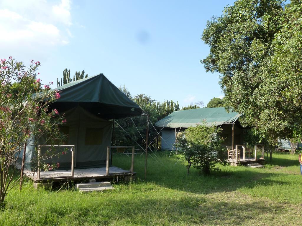 ホテル Enchoro Wildlife Camp Ololaimutiek エクステリア 写真
