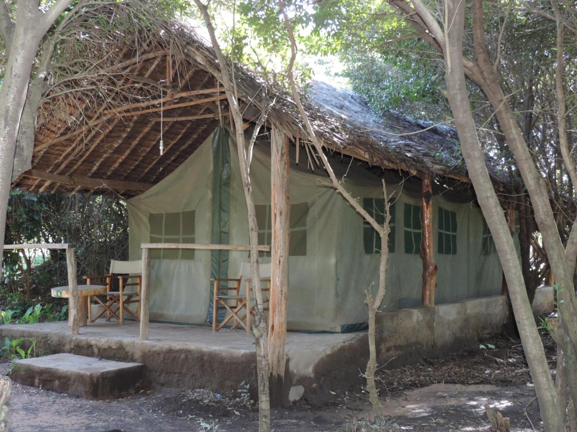 ホテル Enchoro Wildlife Camp Ololaimutiek エクステリア 写真