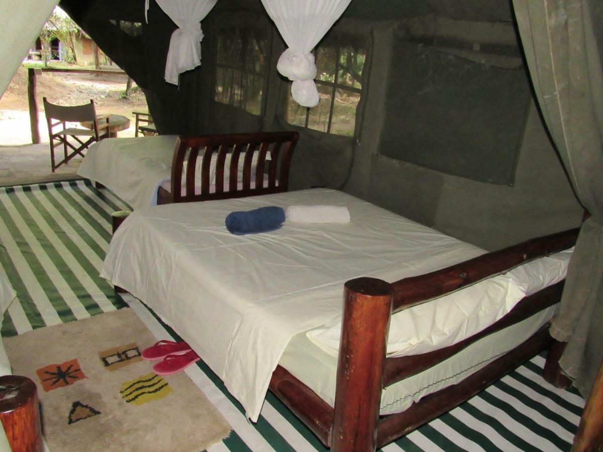ホテル Enchoro Wildlife Camp Ololaimutiek エクステリア 写真